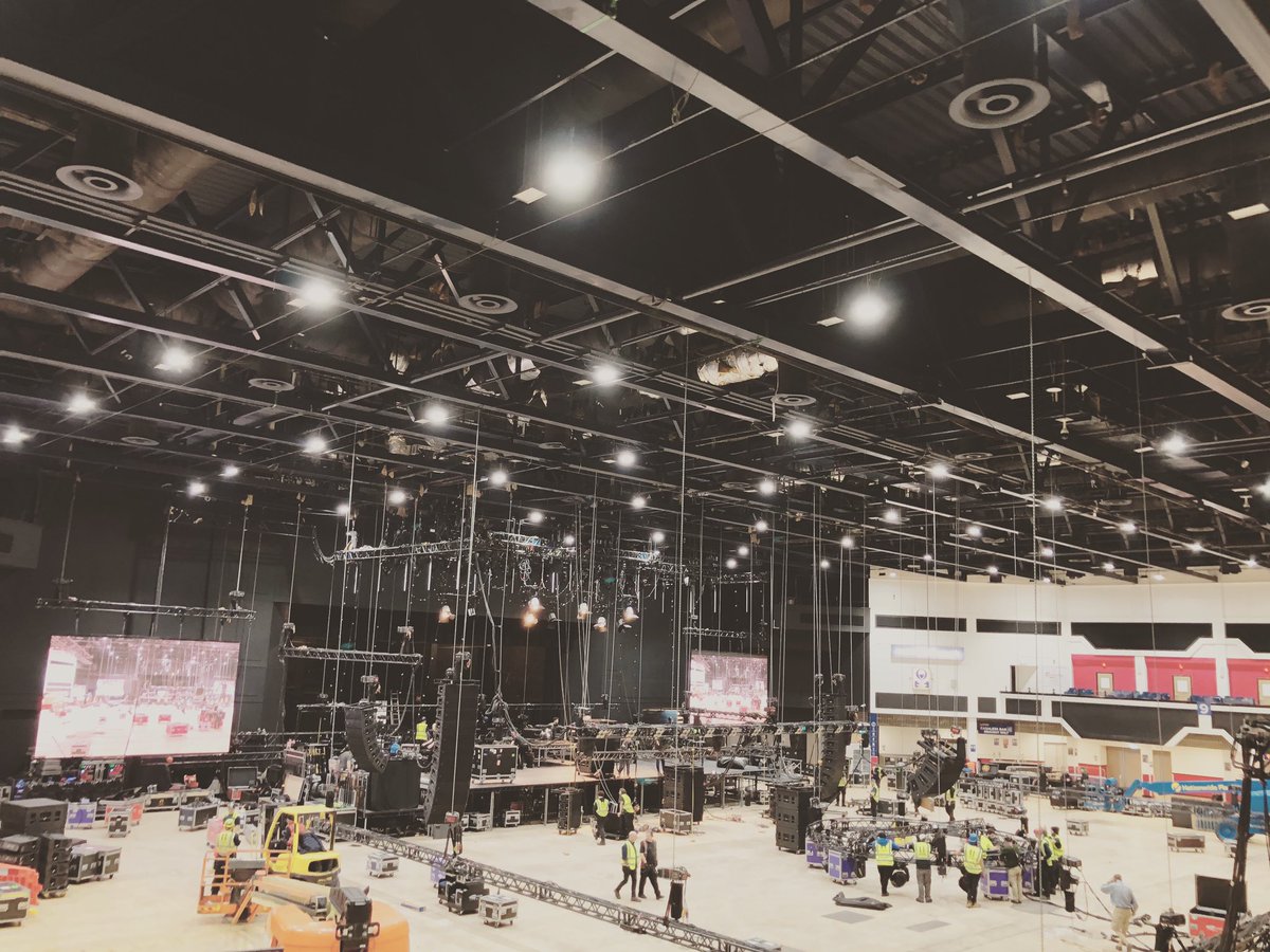stereophonics's tweet photo. Loading in at the Cardiff Motorpoint Arena. See you tonight! https://t.co/C0QgpdpjnU