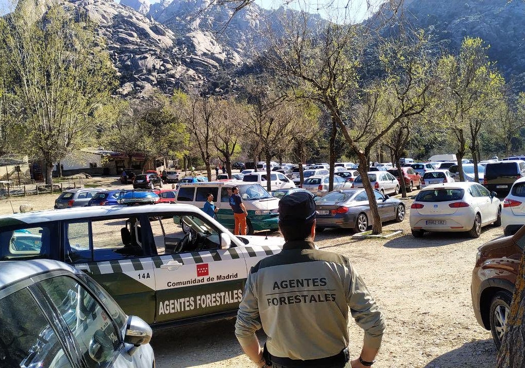 ❌ ASÍ NO MADRID. ASÍ NO. ❌ 

⚠️ SE PIDE EN CONFINAMIENTO DE LA POBLACIÓN EN SUS DOMICILIOS. ESTO SE TRATA DE UNA ALARMA NACIONAL, NO DE UNA ÉPOCA DE VACACIONES Y OCIO. RESPONSABILIDAD POR FAVOR.

ABANDONEN TODAS LAS ZONAS RECREATIVAS Y REGRESEN A SUS DOMICILIOS.