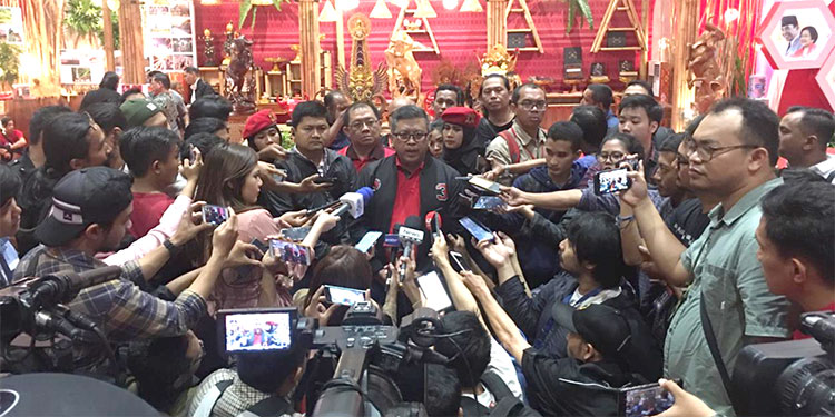 NugrohoSW's tweet photo. Bentuk Gugus Tugas Covid-19, Hasto: Presiden Kerja Tanpa Banyak Bicara https://t.co/4mSS6OJLwv https://t.co/wNwkGAyslH