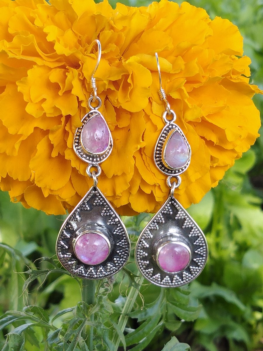 PriyaSh91439018's tweet photo. Natural Pink Moonstone Earring
Buy At
https://t.co/9C9tha8MCe
#moonstonering #moonstonejewelry #sterlingsilverring #pinkstonering #pinkmoonstonering #blueflashmoonstone #healingcrystal #engagementEarring #stqtementEarring #giftideas #giftsforher #yogaEarring #mediationEarring https://t.co/w35elzm2Fs