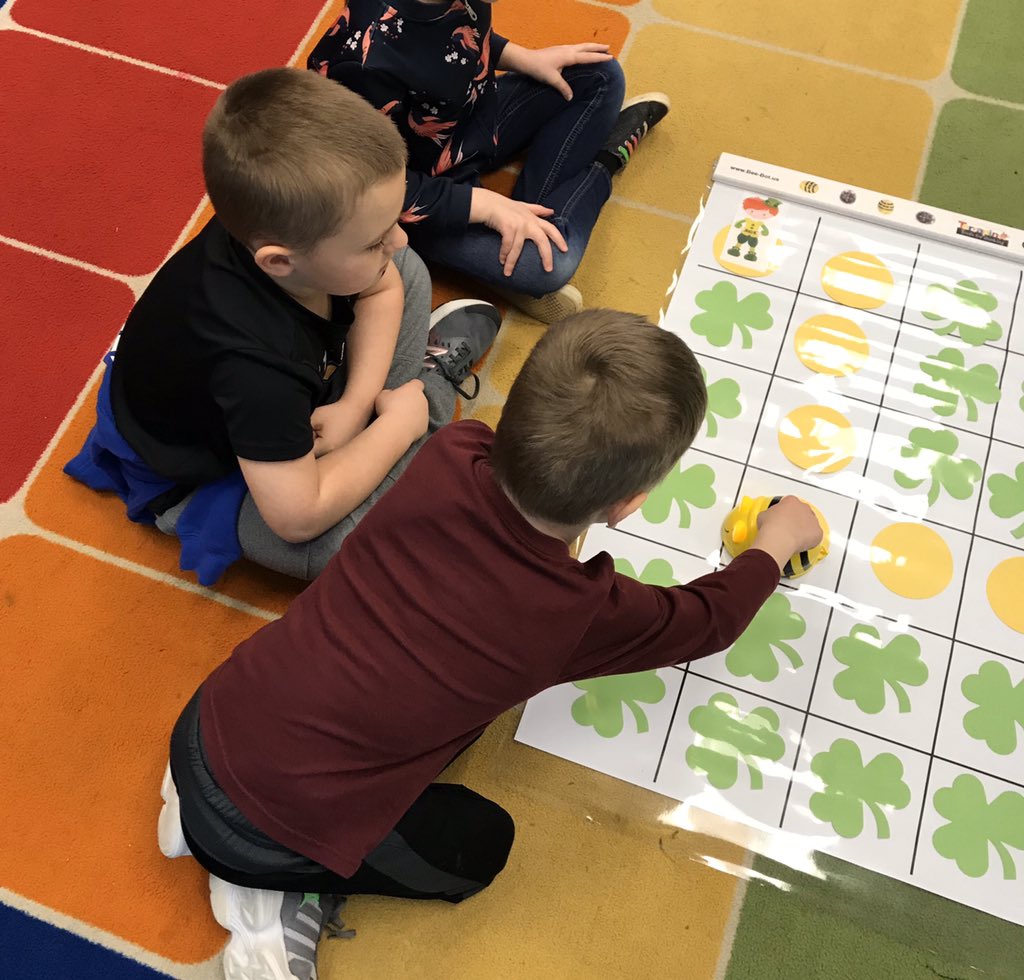 gailyoung07's tweet image. Kdg Ss @gcasd_k12 have been using their @TerrapinBots to catch leprechauns! 🐝 ☘️ #beebots #kinderscancode #proudteacher