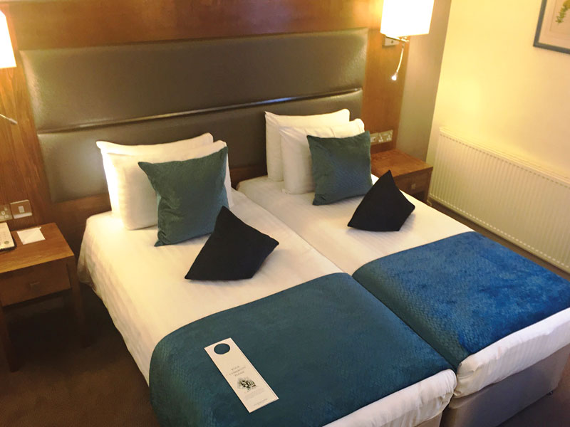 Seeking a #weekend break look no further! 🙌 Enjoy a relaxing weekend in our cosy #Oxford rooms!  

ow.ly/iHf150yBGnh