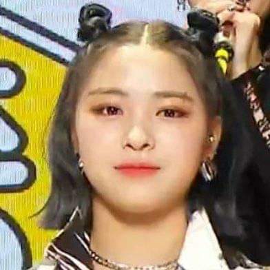 ryuwlrds's tweet photo. RYUJIN IS SO CUTE WITH THAT SPACE BUN :( https://t.co/dRUEwlQfpf