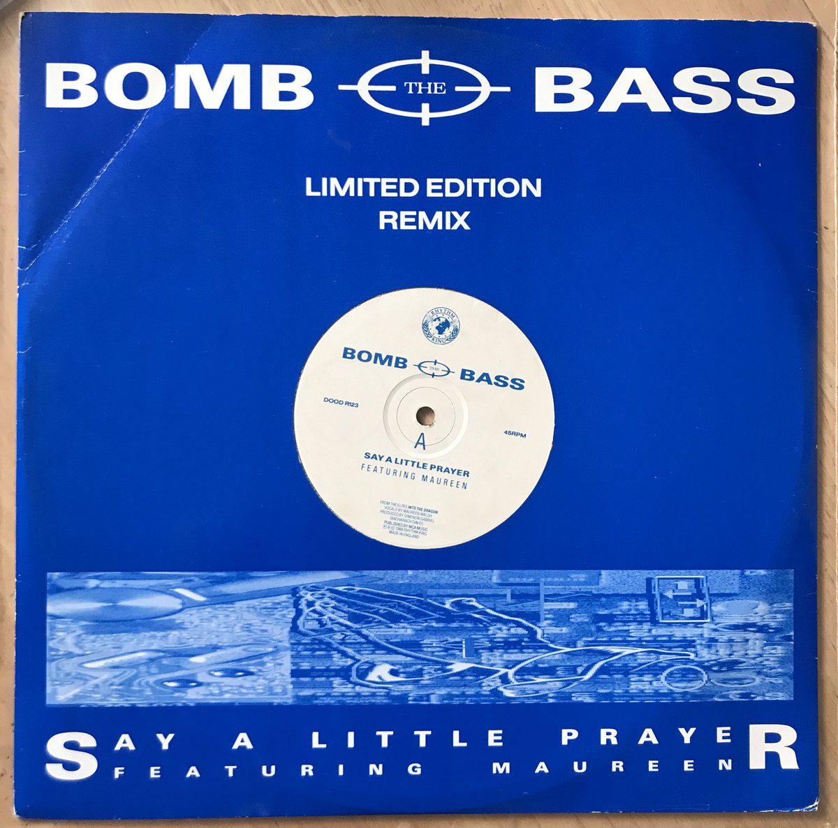 Poplifer73's tweet image. 🚨LIMITED EDITION REMIX🚨
Bomb The Bass “Say A Little Prayer” featuring Maureen.
1988 Rhythm King Records.
#BombTheBass #TimSimenon #Maureen #MaureenWalsh #LimitedEditionVinyl #RecordCollection #RhythmKingRecords #VinylFind