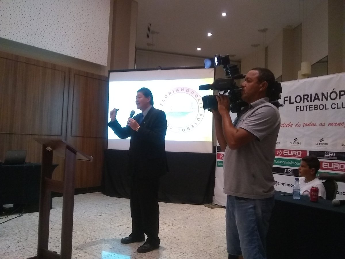 florianopolisfc's tweet photo. Acontece neste momento, no Slaviero Hotel - ViaCatarina, o lançamento oficial do Florianópolis FC. https://t.co/nWCpy2b0CR