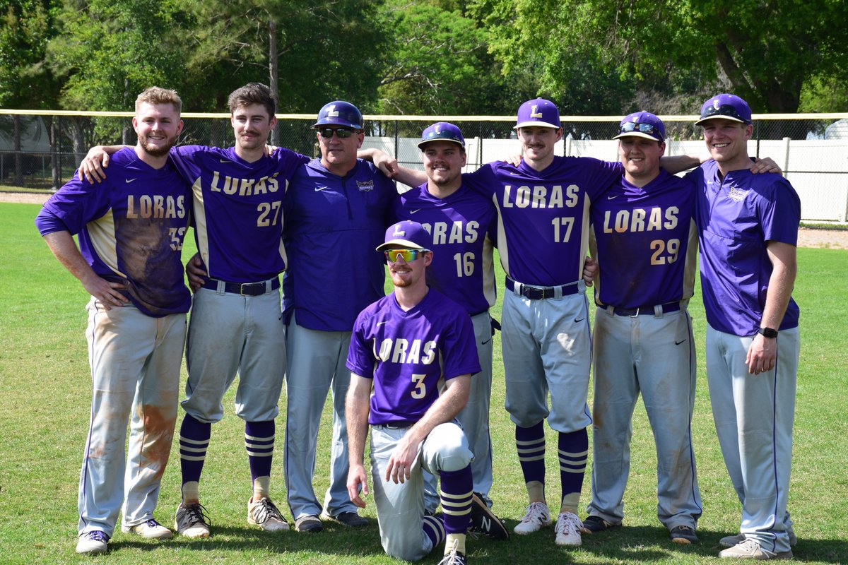 Beatles1967's tweet photo. Thank you @notthefakeSVP! Shout out to the @LorasBaseball seniors who played their last college game! #ForLoveOfTheGame #DIIIBaseball #GoDuhawks https://t.co/uqwvIu8g8t