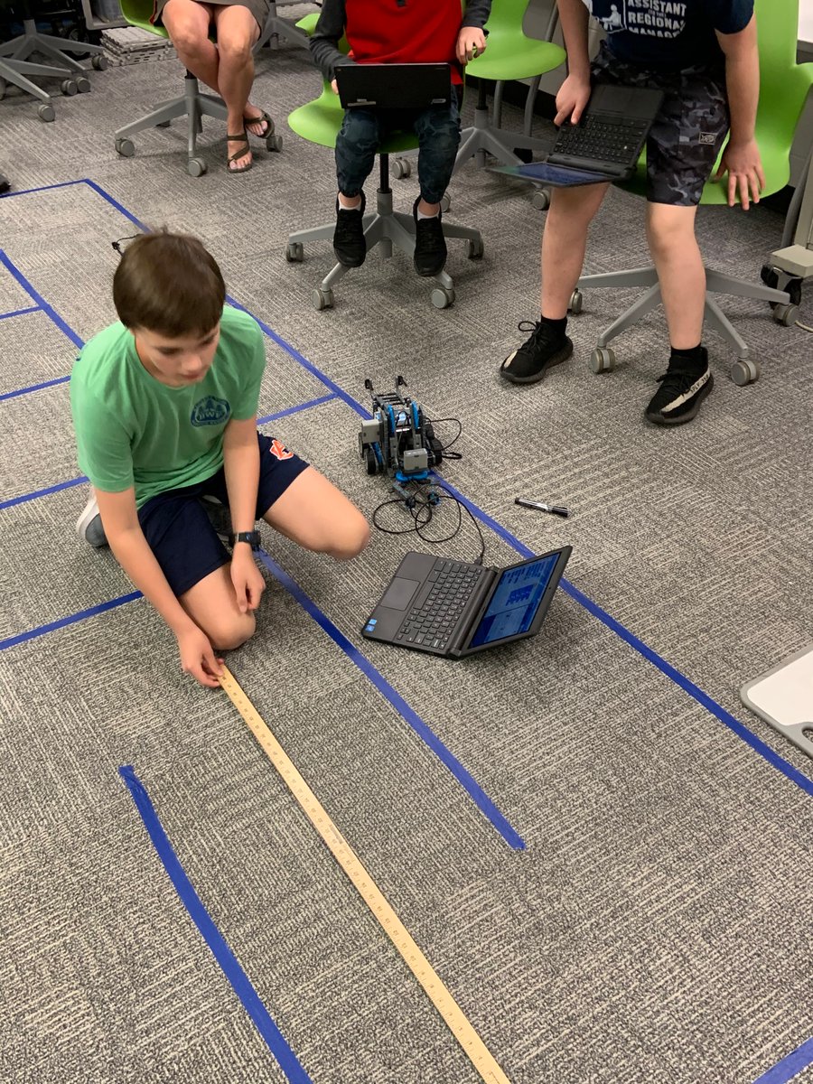Moore_Math's tweet image. Day 2: Learning about coding robots! Now we are ready to use them in our natural simulation. @BrookwoodForest