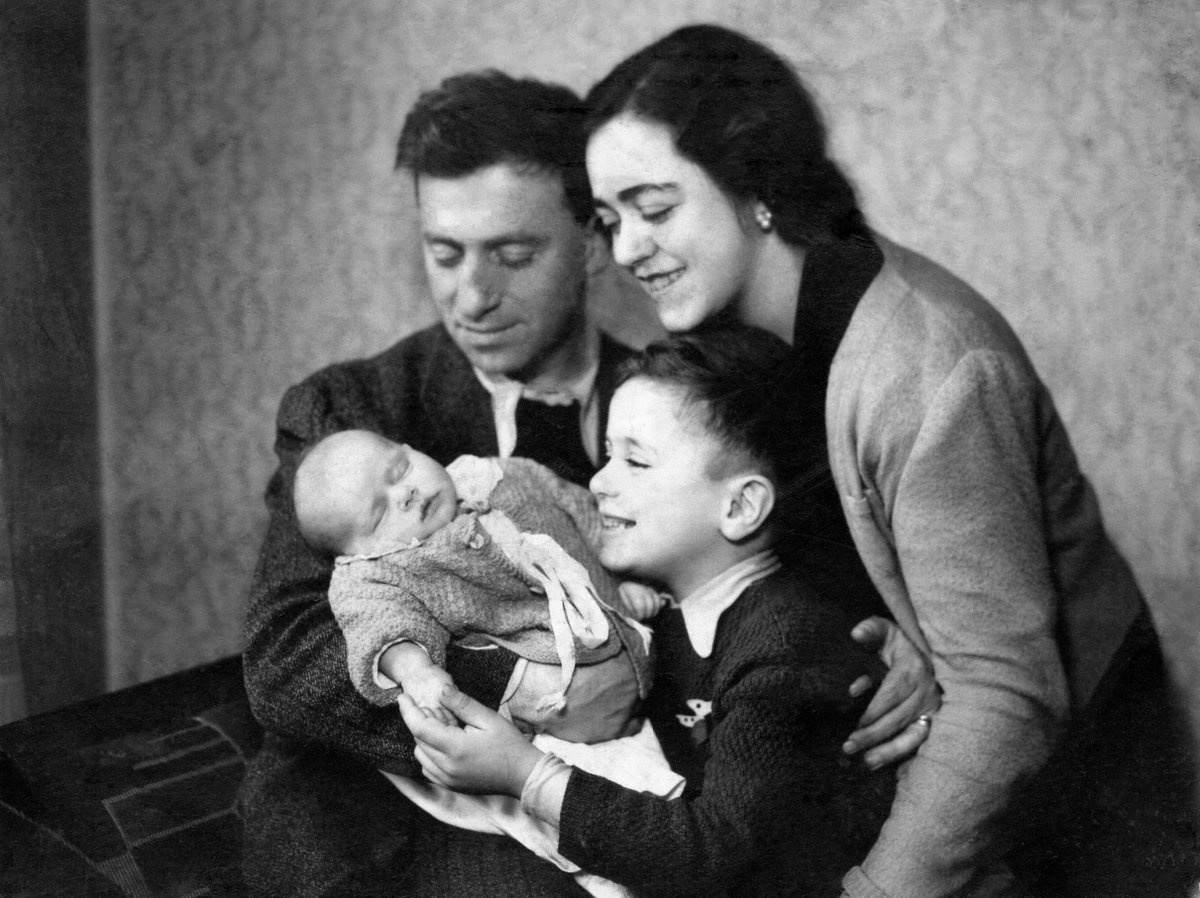 AQuestionofSurv's tweet image. Sephardic Jewish Family from #Bulgaria 1940 ties. The photo is part of my film in post production A QUESTION OF SURVIVAL Learn more about the film here indiegogo.com/projects/a-que…
@SephardicUW @AmericanSephard @ADL