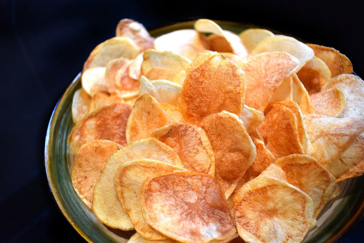 VistaPeruPhilly's tweet photo. Happy #NationalPotatoChipDay !
Do you like your homemade Vista Peru chips to be salty or sweet?!
Get your favorite with your next lunch special, Monday – Friday, 11-2 PM for only $9.95!
.
.
#Chips #SweetPotato #Potato #Handcut #PotatoChips #Salty #Philly #PeruinPhilly #OldCity https://t.co/ueWVziTVta