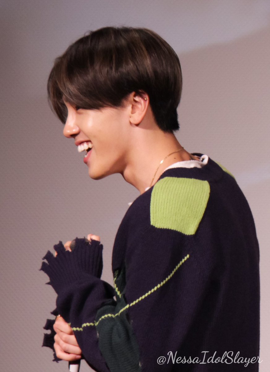 NessaIdolSlayer's tweet photo. 191109 first fansign
When people say "his smile lights up the whole room", that's what they mean.
#1TEAM #루빈 #이루빈 #ルビン #RUBIN #원팀 #IRUBIN #MakeThis https://t.co/Tnu3rg8MmW