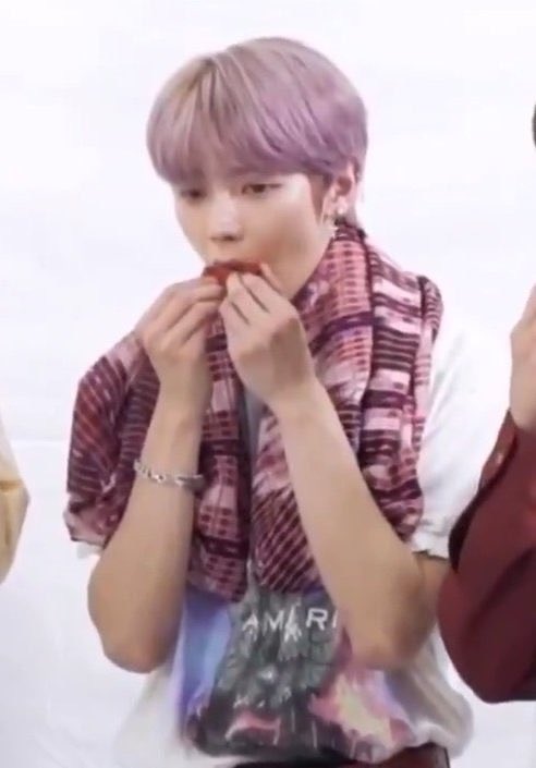 tynight_'s tweet photo. 저화질의 깜찍 태용 모아놔야지.. https://t.co/YHQ4b2D4P6