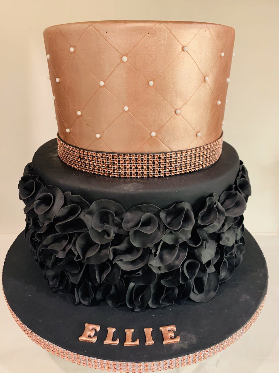 anne_bakes's tweet photo. Happy birthday Ellie 🥳 Black ruffles 💎 Rose gold with Vanilla/Chocolate sponges 😋 #rosegoldcake #blackruffles #diamondcake #18thbirthday https://t.co/KP8qSUqaX6