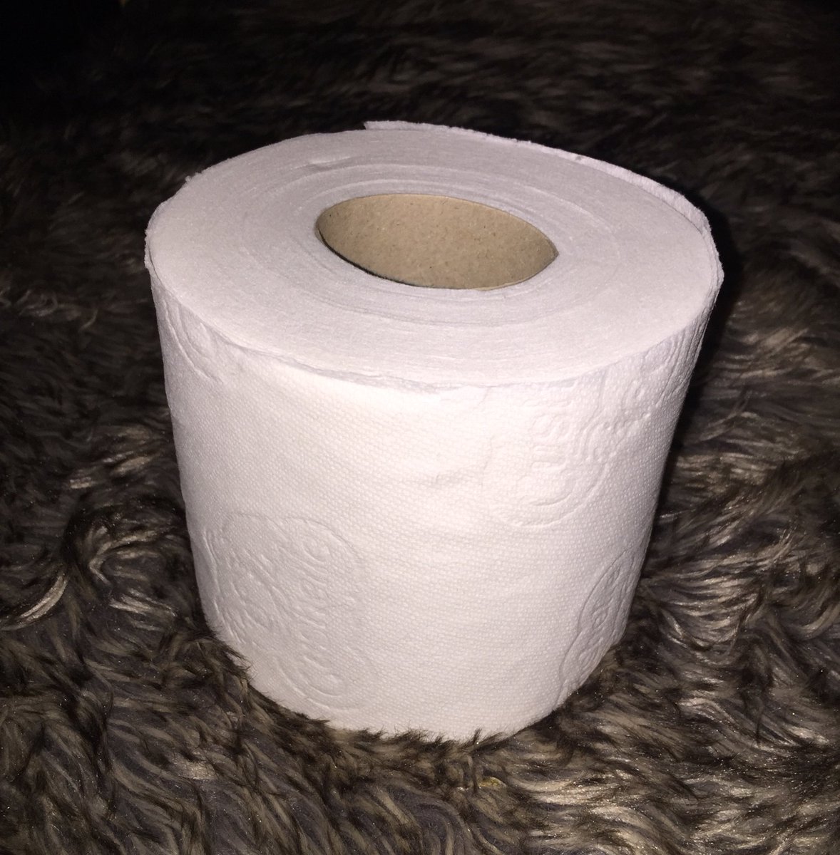 tweetcoxy68's tweet image. Follow, like and retweet and one lucky lucky b’stard, picked at random, will be sent this ultra soft and very rare #Cushelle toilet role #GoldDust 🧻 🥴💩😜