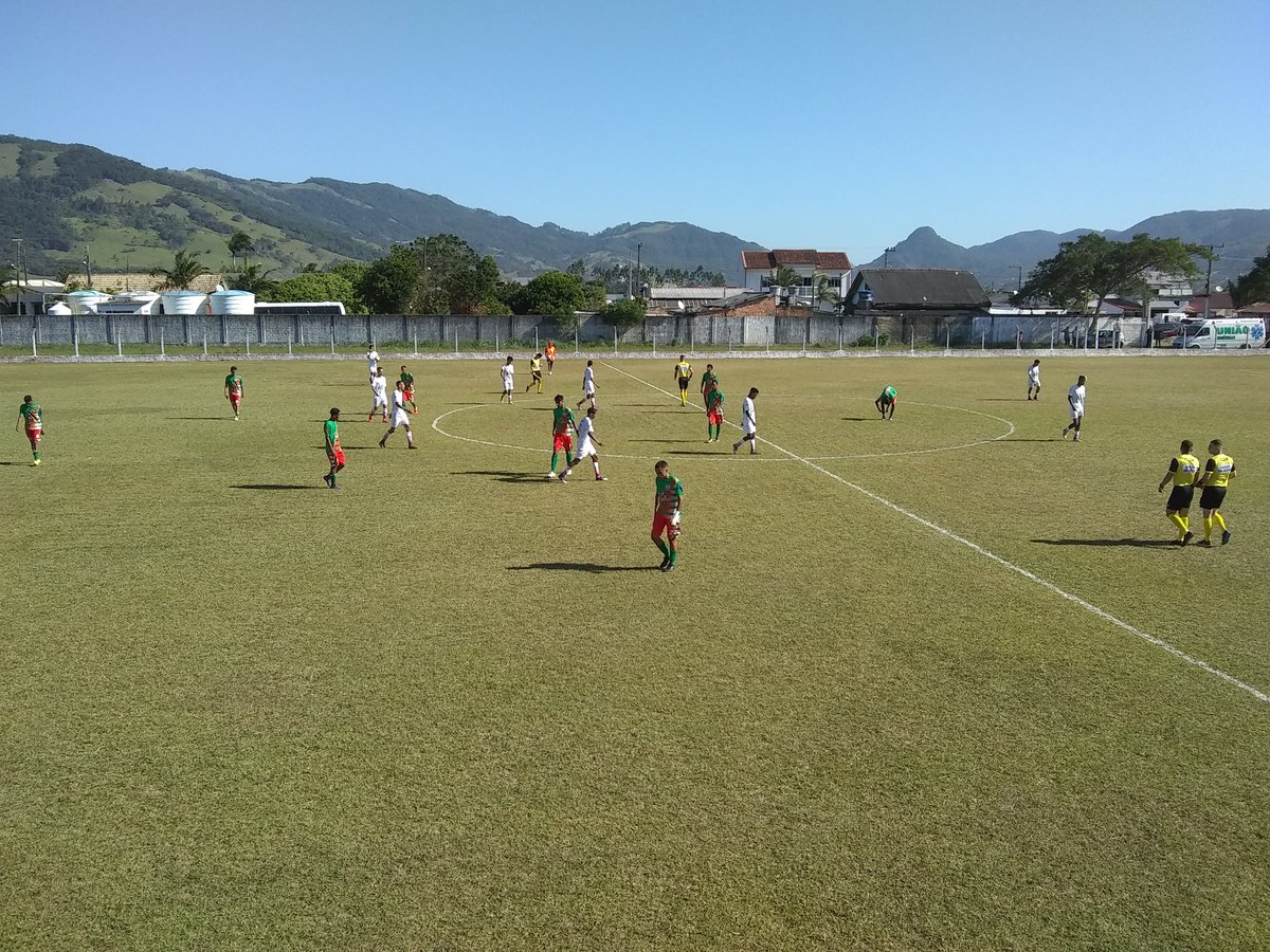 florianopolisfc's tweet photo. Intervalo de jogo: placar segue fechado, 0x0. https://t.co/iVNWnwdqLO