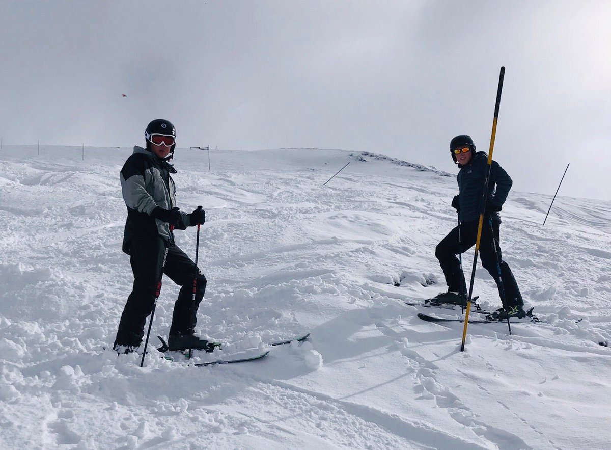 LANCS_REGT's tweet photo. 3 Pl, Anzio Coy, 1LANCS, are conducting Ski Foundation 1 training in Val D’Isere, France. The steep learning curve &amp; precarious slopes provide an excellent opportunity to build confidence &amp; test courage in a new environment.
#LionsOfEngland #ArmyConfidence @The_Black_Rats https://t.co/ULoWgJKm0X