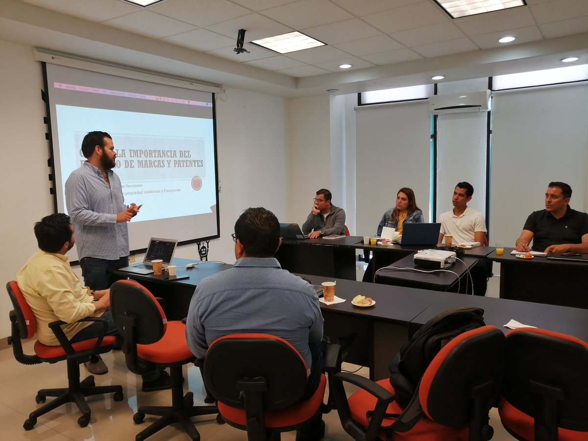 hub_kit's tweet image. 🔴Programa de emprendimiento en Industria 4.0
Hoy revisamos el tema de propiedad intelectual y Gestión del Conocimiento, para registro de marcas, patentes y derechos de autor de los proyectos de los emprendedores.