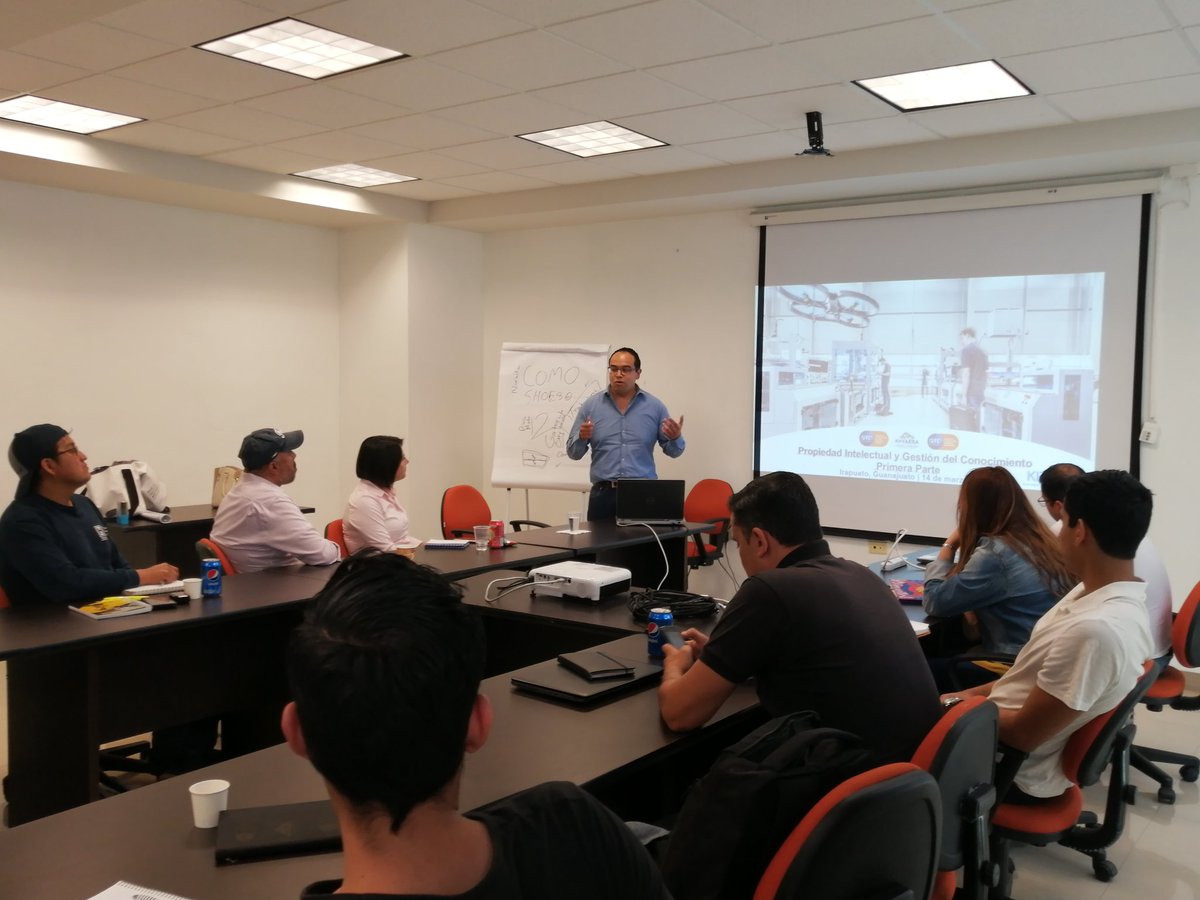 hub_kit's tweet image. 🔴Programa de emprendimiento en Industria 4.0
Hoy revisamos el tema de propiedad intelectual y Gestión del Conocimiento, para registro de marcas, patentes y derechos de autor de los proyectos de los emprendedores.