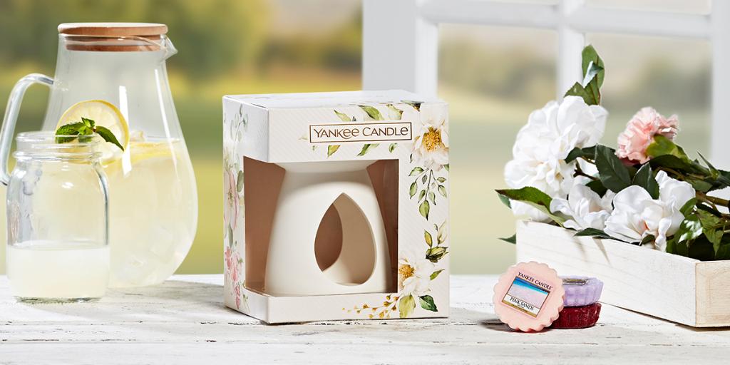 YankeeCandleEu's tweet photo. Give the gift of fragrance to the ones you love this Mother’s Day with our new Garden Hideaway Collection Gift Sets. 🌸
https://t.co/XGEwdgOppI
#YankeeCandle #OurTimeTogether https://t.co/a0N22aqnHo