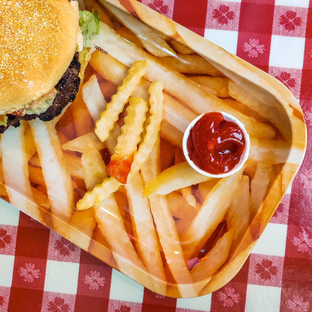 Want some fries with that shake? 🍟
Find the Hippie Meal Box at the link below 🎩

bddy.me/3aU0kt2
