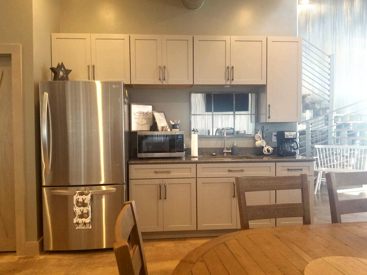 Fairview_Acres's tweet photo. Our Groom Bin has a kitchenette available. If your wedding is taking place over a weekend, it is perfect for keeping food, drinks, and more. We want to make sure you feel like you're at home while you're here. #wedding #kitchenette #groombin #barnwedding #grainbin https://t.co/Z1sQ65kWT9