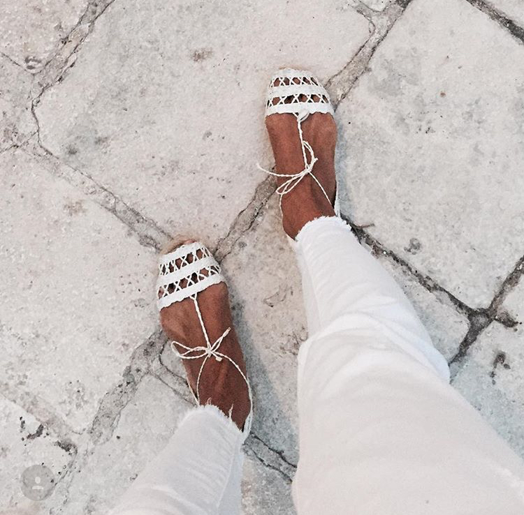 ballpages's tweet photo. 🐚Utilitzeu el lligam com a polsera 
🐚Utilisez la corde d'attache comme bracelet
..
..
#doblebasic #ballpages #traditionisfun #alpargatas #shoesaddict #espardenyes #espadrilles #eivissa #daltvila #mediterraneamente #handmade #slowfashion #artesania #whiteshoes #bracaletdepied https://t.co/32gfjNuKZn