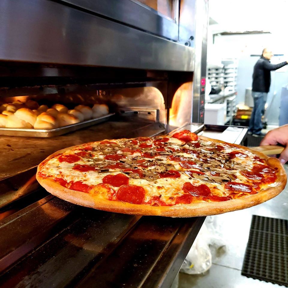 NashvilleTenn's tweet image. We're celebrating #PiDay with a #pizza pie from the best NY style pizza in Nashville @SalsFamilyPizza!
#SupportLocalBusiness