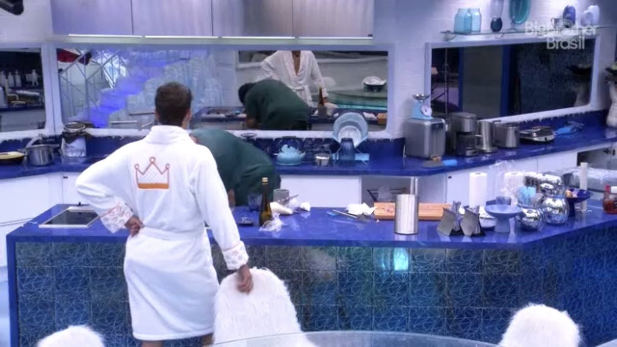 falaprafora's tweet photo. Quando Babu disse estar na senzala ele não estava mesmo brincando. #BBB20 https://t.co/s94aiWQNxM