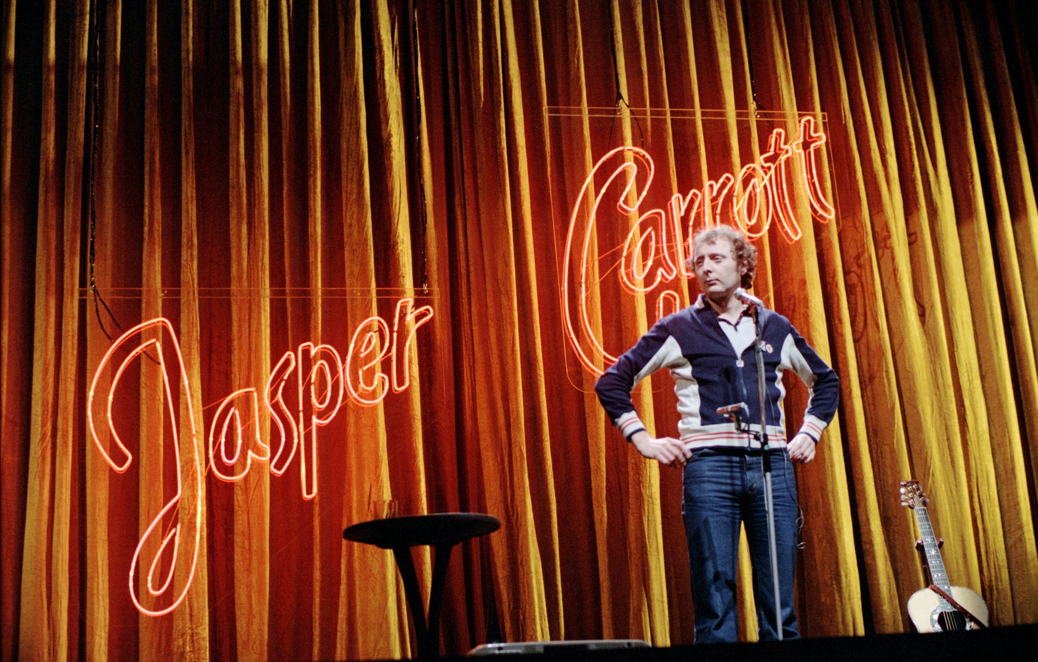 Happy Birthday to English comedian Jasper Carrott!
He is 75 today. 