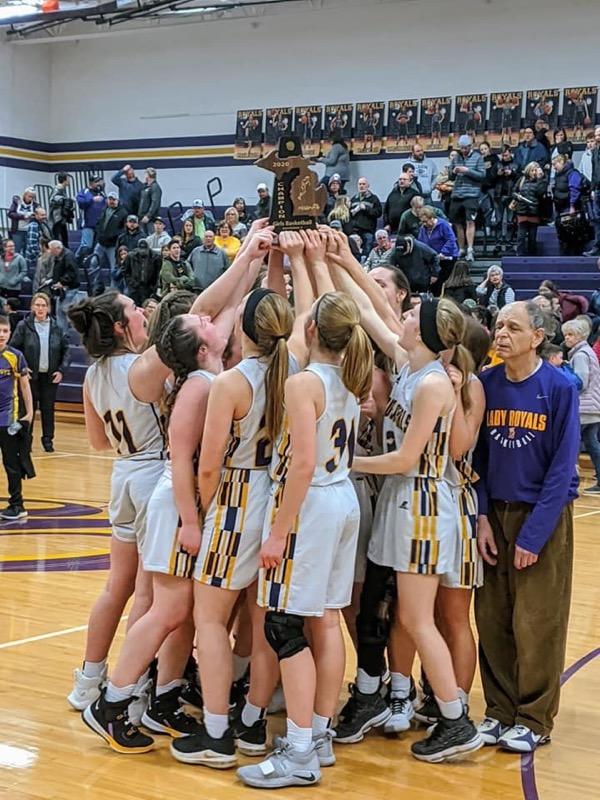 LadyRoyalsGBB's tweet photo. 2020. This year. This FAMILY. Still Alive. Still Dancin'. Somehow. Some Way. Bumps &amp; bruises, ups &amp; downs, sad tears, happy tears. Through thick &amp; thin we're still kickin'. And don't you worry ol' Royal Faithful, if that time comes &amp; they call our number. WE READY! #AlwaysRoyal👑 https://t.co/DofSOuQk7H