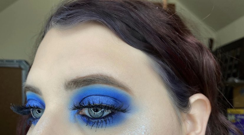 witchybeauty_'s tweet photo. BLUE🧿🧢💙🦋 from my primary color series 
@JeffreeStar #blueblood palette https://t.co/BbiGtKwgAl