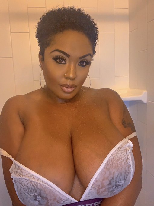 Big Naturals 😜 can you dry me off ? 😋 https://t.co/7JOFra1Jqo https://t.co/Trza5bf8yn<a href="/tag/texas"class="tags"><span>#texas</span></a><a href="/tag/dallas"class="tags"><span>#dallas</span></a><a href="/tag/monday"class="tags"><span>#monday</span></a>