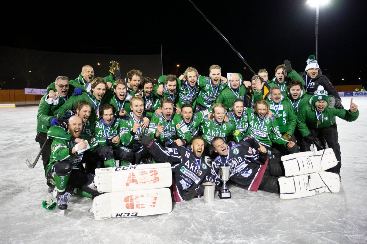 Finbandy's tweet photo. Suomen mestarit 2020
#finbandy #jääpallo #bandyliiga #finaali #Akilles
Kuva: @janneekman https://t.co/DdYtYareHa