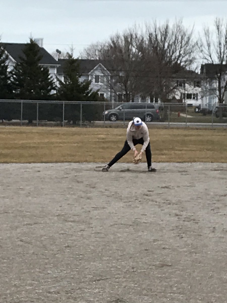 ASBCRB1's tweet photo. When you can’t go train at your program, you drag your mom and dad out to the local ball diamond to get your hitting, fielding and long toss in!  ⁦@OntarioBlueJays⁩ ⁦@objfeijo⁩ @ChrisBurr1974 https://t.co/zVshTv3d2z