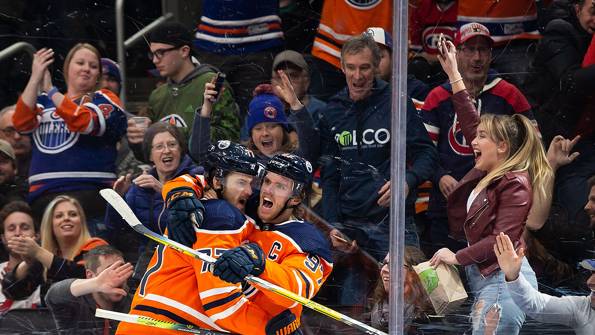 EdmontonOilers's tweet image. To our PHENOMENAL fans, stay safe &amp;amp; take care of one another. We'll see you soon. 🧡💙 #LetsGoOilers