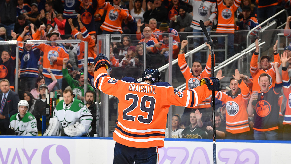 EdmontonOilers's tweet image. To our PHENOMENAL fans, stay safe &amp;amp; take care of one another. We'll see you soon. 🧡💙 #LetsGoOilers