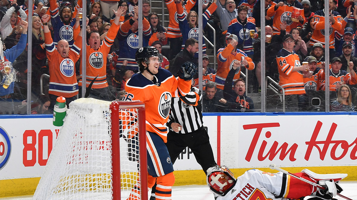 EdmontonOilers's tweet image. To our PHENOMENAL fans, stay safe &amp;amp; take care of one another. We'll see you soon. 🧡💙 #LetsGoOilers