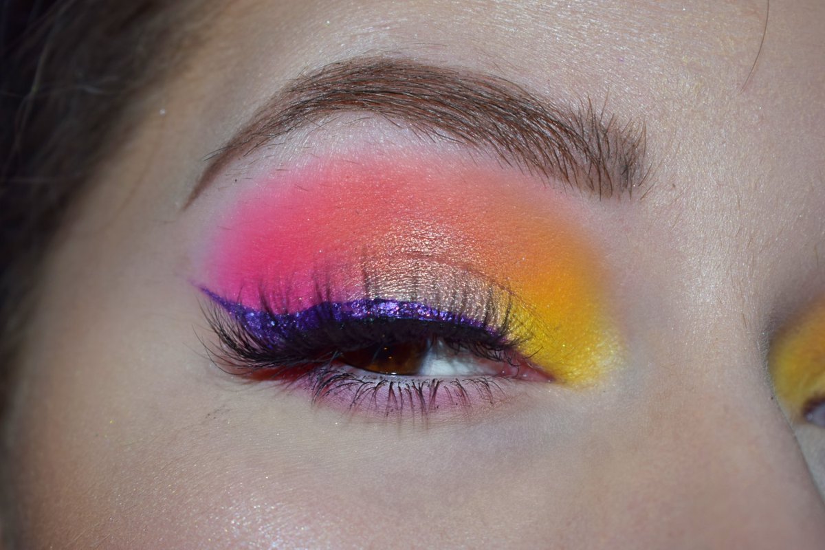 anabastasia's tweet photo. #mua #mue #makeup #makeupartist #BeautyBlogger #makeupaddict #colorful #eyemakeup #eyeshadow #bright #underratedmua #newmua #love #beauty #makeupoftwitter #motd #makeupoftheday #eye #eyeliner #JeffreeStarCosmetics #colourpop https://t.co/0gYpZcwEgB