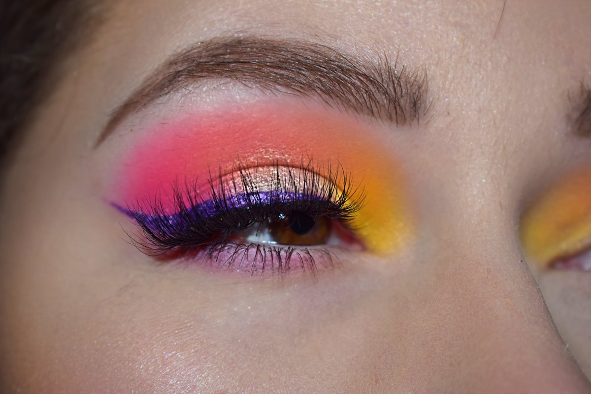 anabastasia's tweet photo. #mua #mue #makeup #makeupartist #BeautyBlogger #makeupaddict #colorful #eyemakeup #eyeshadow #bright #underratedmua #newmua #love #beauty #makeupoftwitter #motd #makeupoftheday #eye #eyeliner #JeffreeStarCosmetics #colourpop https://t.co/0gYpZcwEgB