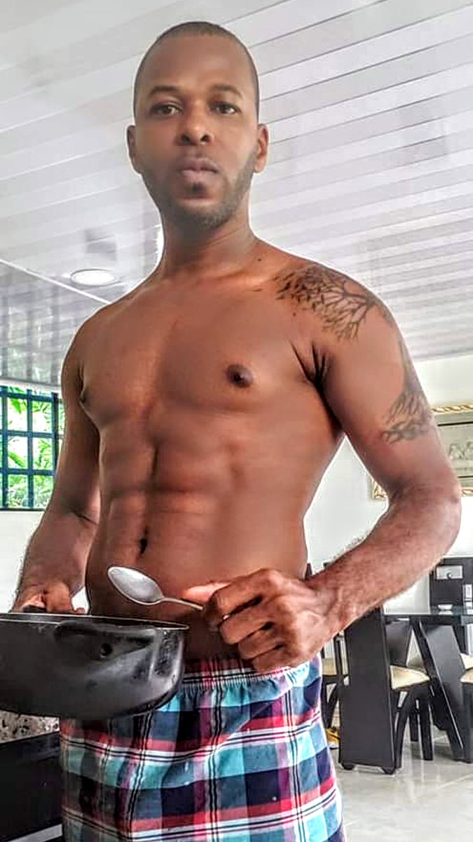 LatinoSoy25's tweet photo. Este morenaso que delicioso , que haría UD con este tipo , yo le bato bien sus huevos 👿😈😈😈 #Nichee #MoreniteValluno #HombresSexys #HijoDToaConspiración 🤤🤤 https://t.co/MZcsYZsq4X