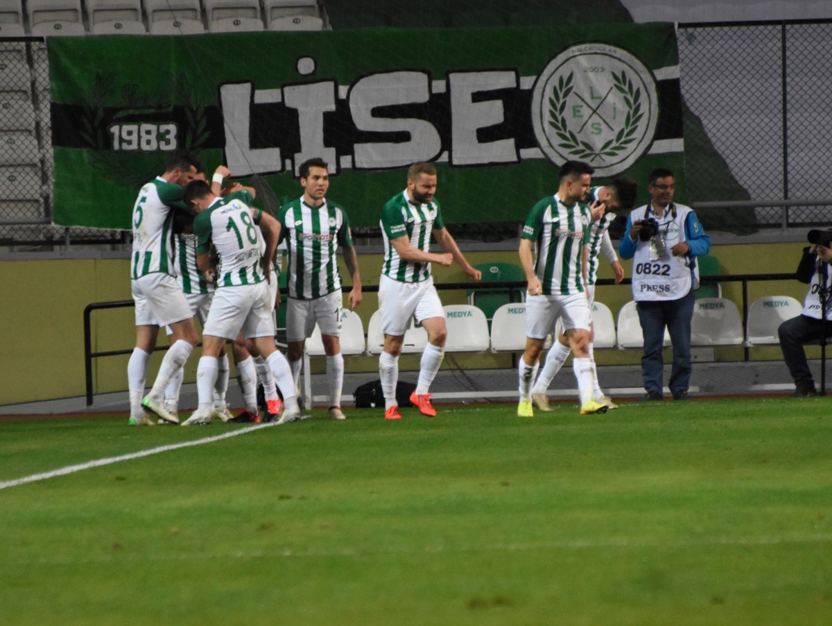 MustafaKavus's tweet photo. Son haftalarda yaşanan kötü gidişe Fenerbahçe'yi 1 - 0 mağlup ederek dur diyen @konyaspor'umuzu tebrik ediyorum. Bu galibiyet ligin sonraki haftaları için de hem moral hem de yeni bir başlangıç olsun İnşallah.

#Sizeİnanıyoruz
#BirlikteBaşaracağız 
#BenimŞehrim
#BizimMeram https://t.co/fhQlqOqsTV