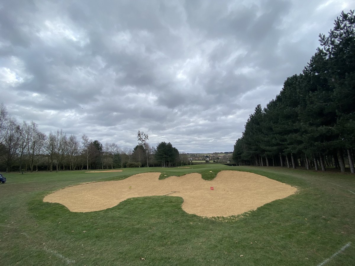 BawburghGolf's tweet photo. Some further course developments were completed this week with the reshaping of the 13th fairway bunker. A cracking job which makes this bunker much more of a feature on the hole π β³οΈ #Bawburgh #golf #course #winterwork #courseimprovement #norfolkgolf https://t.co/NZZvL7G4eO