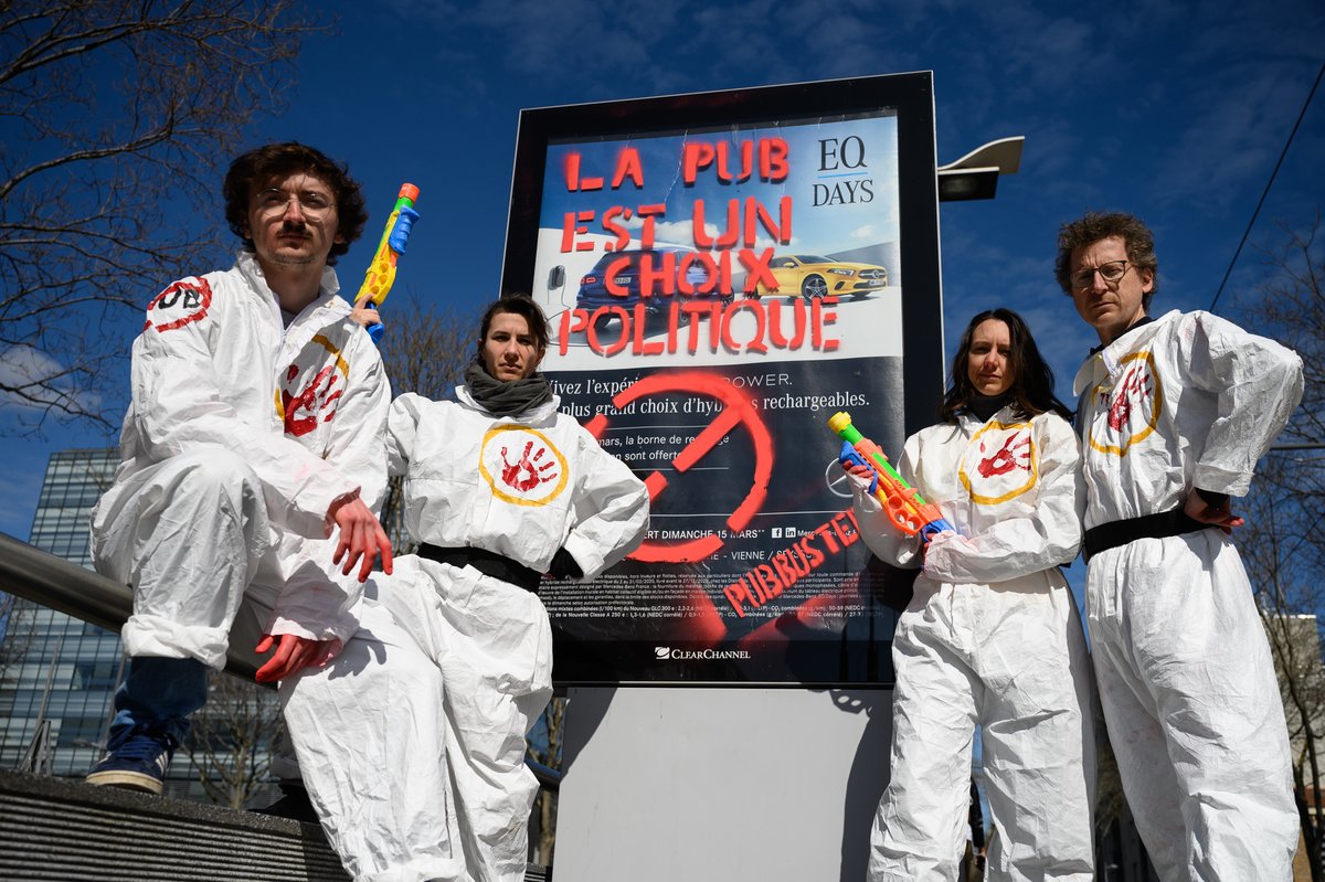 PubBusters's tweet photo. 🚫Malgré l'annulation de la #MarcheClimat, les #PubBusters🔫 étaient au RDV ce matin pour dénoncer l'invasion publicitaire dans la métropole de #Lyon à la veille des #Municipales2020! La publicité est un choix politique, agissons! #StopPubVidéo
📌RDV le 18.03 ✊
📸@bdoudaine https://t.co/Pw3GHbqwuz