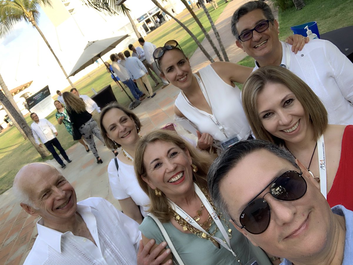 GutierrezNovelo's tweet photo. Intelligent Banking: The Next Step. 

Un honor haber sido Speaker en la #83ConvencionBancariaABM #ProsperidadEnLaEraDigital 

Gracias @AsocBancosMx 

Llego el momento de que la #InteligenciaArtificial trabaje para nosotros.

@AILEENNsynapse #JiiTTechnologies https://t.co/yaMU8yvcFu