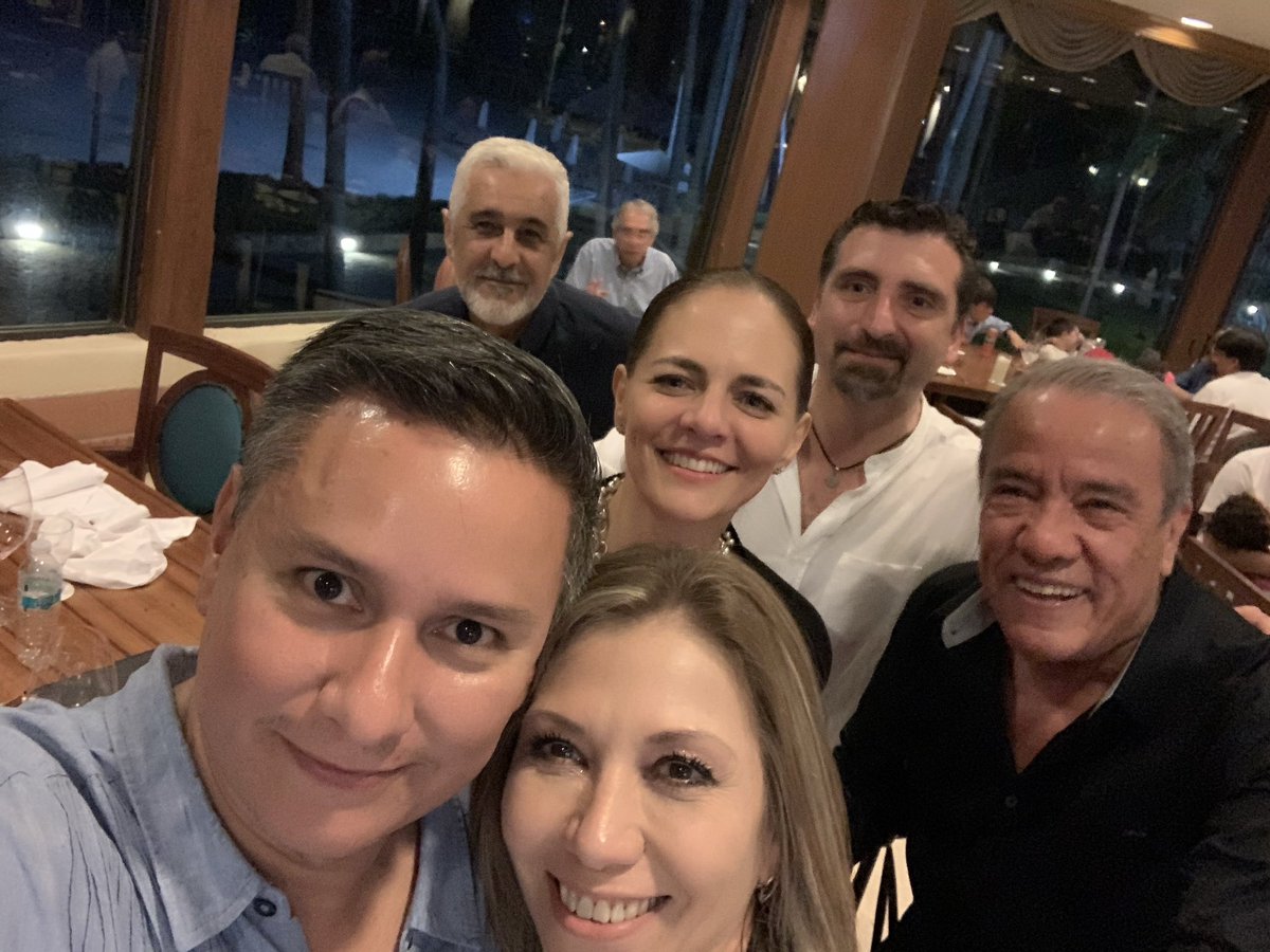 GutierrezNovelo's tweet photo. Intelligent Banking: The Next Step. 

Un honor haber sido Speaker en la #83ConvencionBancariaABM #ProsperidadEnLaEraDigital 

Gracias @AsocBancosMx 

Llego el momento de que la #InteligenciaArtificial trabaje para nosotros.

@AILEENNsynapse #JiiTTechnologies https://t.co/yaMU8yvcFu
