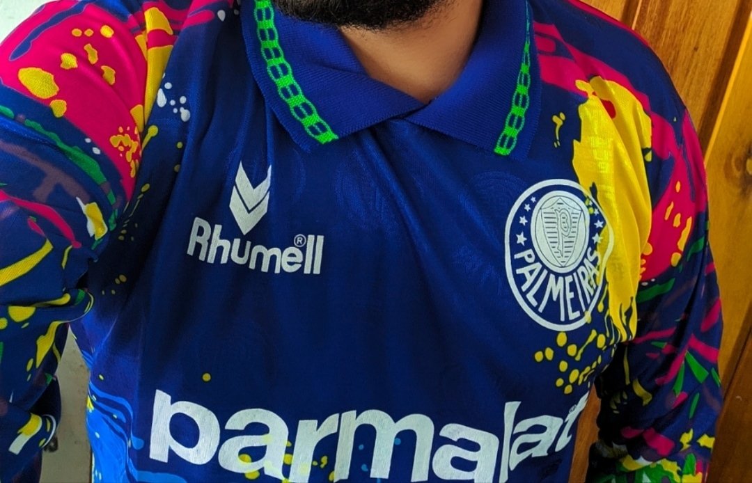 porcozepam's tweet photo. 26 anos depois tenho de volta (agora do meu tamanho) a camisa mais linda de goleiro que o Palmeiras ja teve (1993). Minhas costas tá até doendo de tão pesada que é!!! #avantipalestra #gk93 https://t.co/DGOzBzi6zX