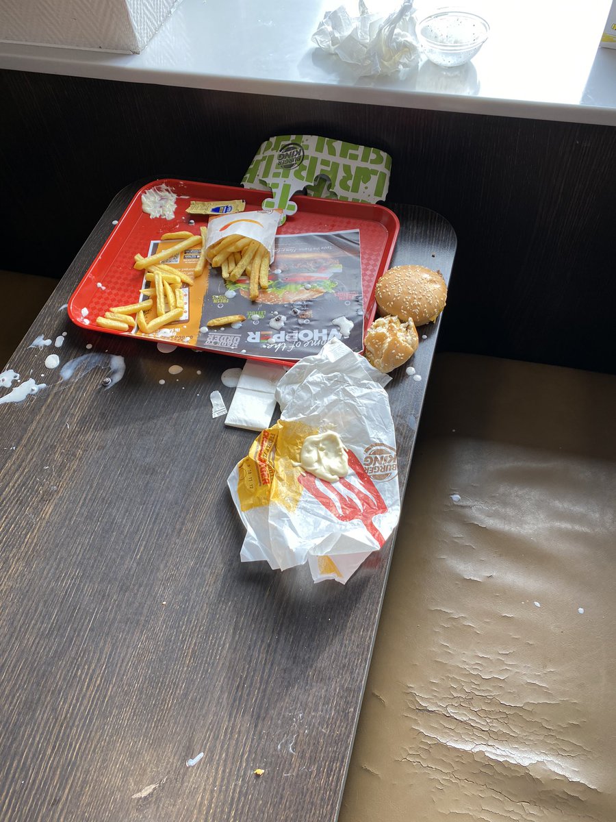 mathew_baldock's tweet photo. @BurgerKingUK not sure you workingham branch is taking #coronavirus very seriously!!! https://t.co/2ZlVsXUeGt