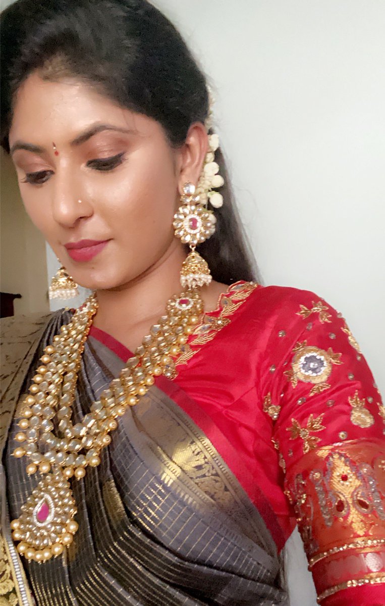 thenehachowdary's tweet photo. 😍 just happy
.
.
.
#happyme #anchorneha #anchornehachowdary #traditional #saree #teluguactress #teluguanchor #teluguammayi #jewelry #saree #myfav #lovesaree #shyface #expression https://t.co/ZqwxOXt8ln
