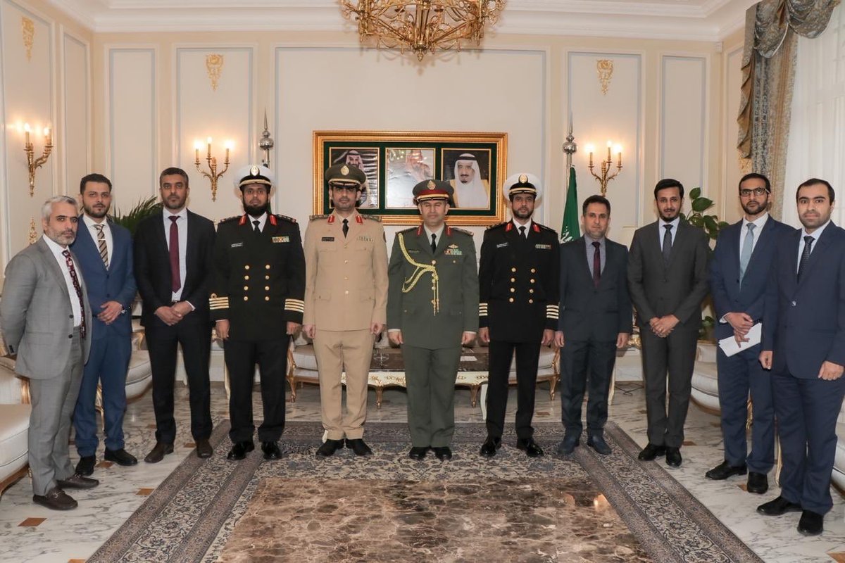 نبارك لإبن العم /
سلطان بن عبدالله بن محمد الربدي ترقيته الى رتبة عقيد في الملحقية العسكرية في فرنسا.