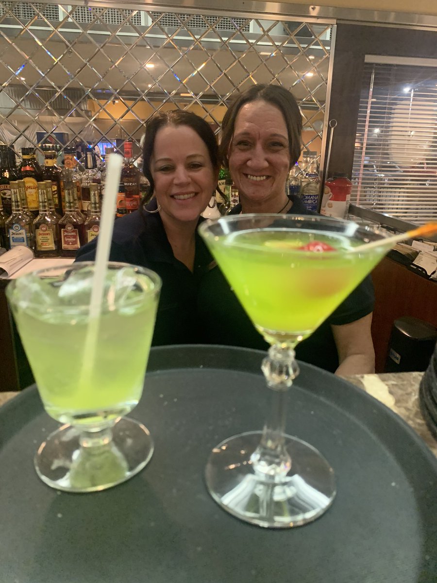 _TheDiningCar's tweet photo. Meet Jenn and Tracy, the mixologists that creates our new cocktail, the QUARANTINI- midori, tequila,banana liquor and pineapple juice. #cocktailsatthecar
#meetmeatthecar #dodiners #thediningcar #phillyfavorite #midori #tequila
#dinersdriveinsdives
#daydrinking #cocktails https://t.co/e7IiP75aGZ