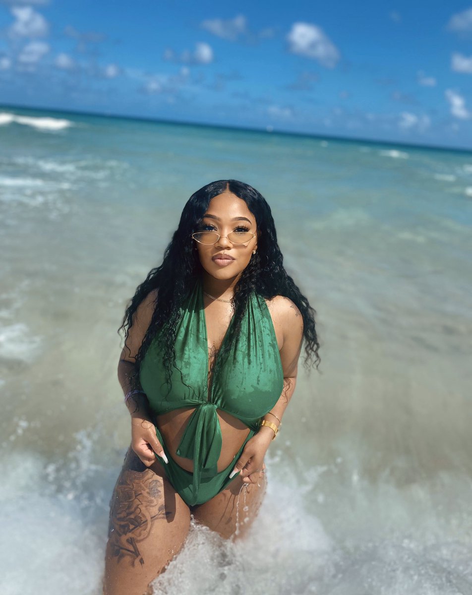 ayanaraee's tweet image. a dime 💚